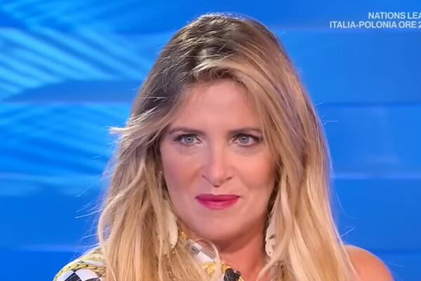 ZAVIRITE U PORODIČNU KUĆU ARIJANE MIHAJLOVIĆ: Sve je spremeno za PRAZNIKE, ali ONAJ NAJVAŽNIJI FALI