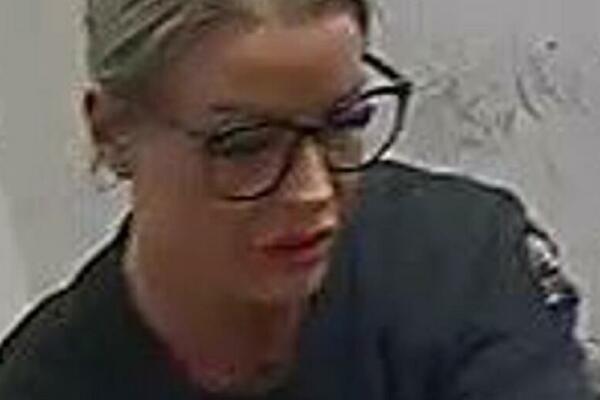 OVDE JE ODRASLA FATALNA PLAVUŠA: Mirnesa digla celu ZEMLJU NA NOGE, isplivali nepoznati DETALJI O NJENOJ PORODICI