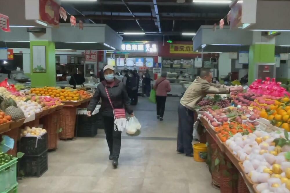 Bazar Mile u Junanu pun kupaca: Prodaja različite vrste robe (VIDEO)