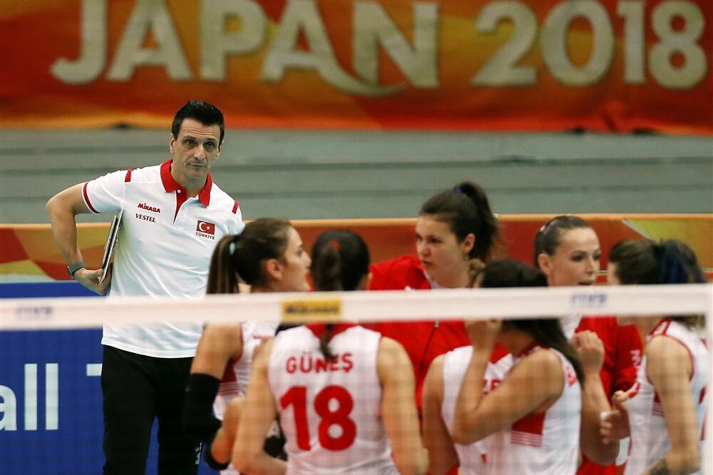 NOVI SELEKTOR SRBIJE OŽENIO POZNATU ODBOJKAŠICU: Ko je Đovani Gvideti koga Turci OBOŽAVAJU? (FOTO)