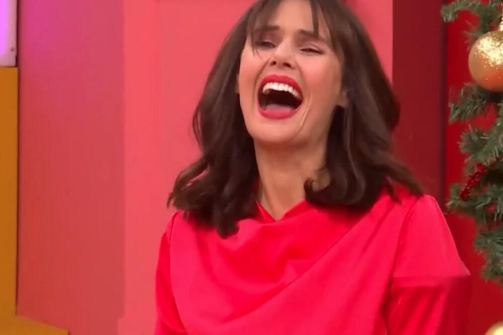 U NEVERICI GLEDALI ŠTA JOJ SE DEŠAVA U EMISIJI! Praktična žena jedva nastavila SNIMANJE, VALJALI SE PO PODU