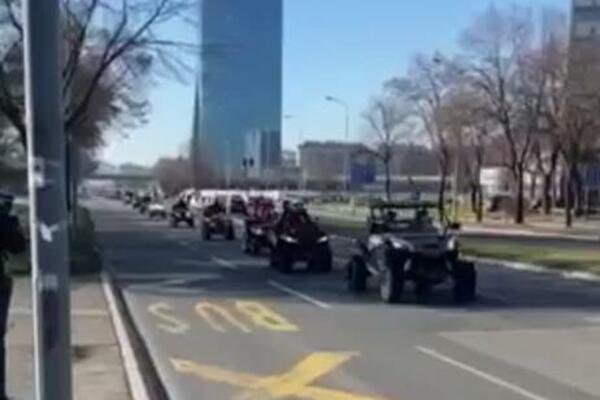 LEPA SLIKA BEOGRADA, BAJKERI PONOVO U AKCIJI: Spremili paketiće i kostime pa krenuli da obraduju mališane! (VIDEO)