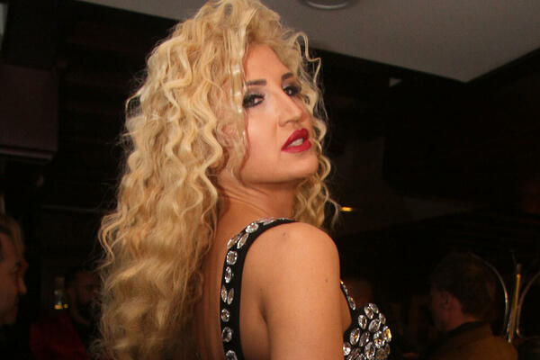 "Dvojica su me opkolila, uhvatila za vrat i izvadila nož": Jovana opisala šta su joj uradili, scena kao iz horora