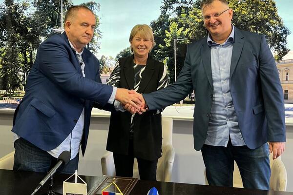 OPŠTA BOLNICA SREMSKA MITROVICA DOBILA SAVREMENI CT SKENER: Ugovor o donaciji potpisan u Gradskoj kući