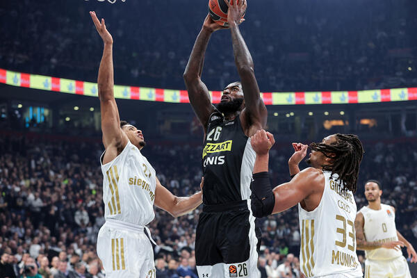 PARTIZAN NE MOŽE BEZ DRAME: Crno-beli ispustili veliku prednost, ali na kraju savladali Bajern u paklu Arene!