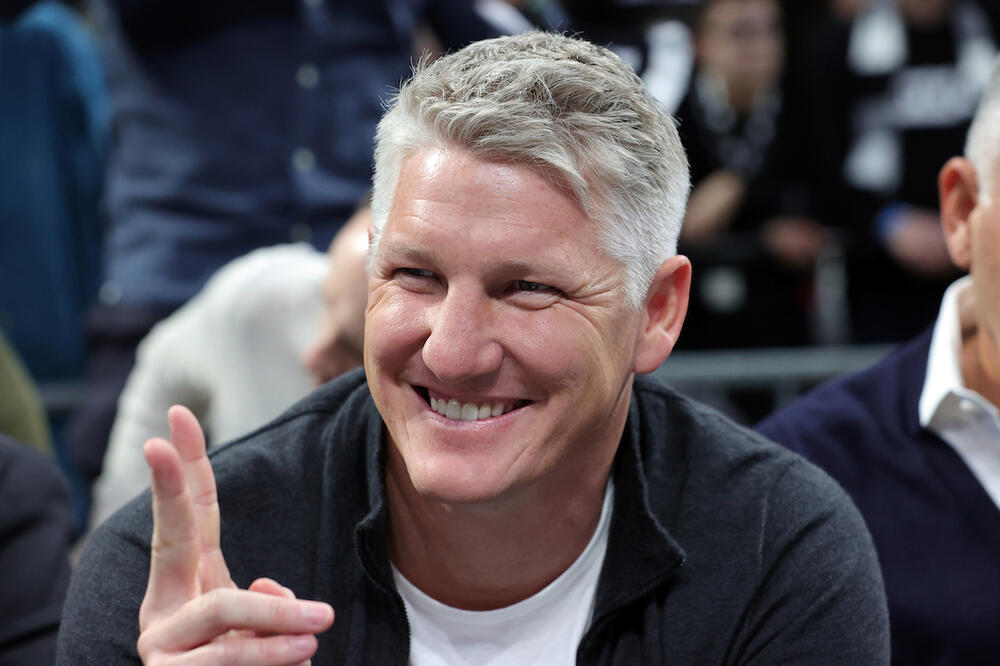 ŠVAJNŠTAJGER GLEDA PARTIZAN, DOBIO OVACIJE NAVIJAČA: A evo kako su "Grobari" dočekali Trinkjerija... (VIDEO)