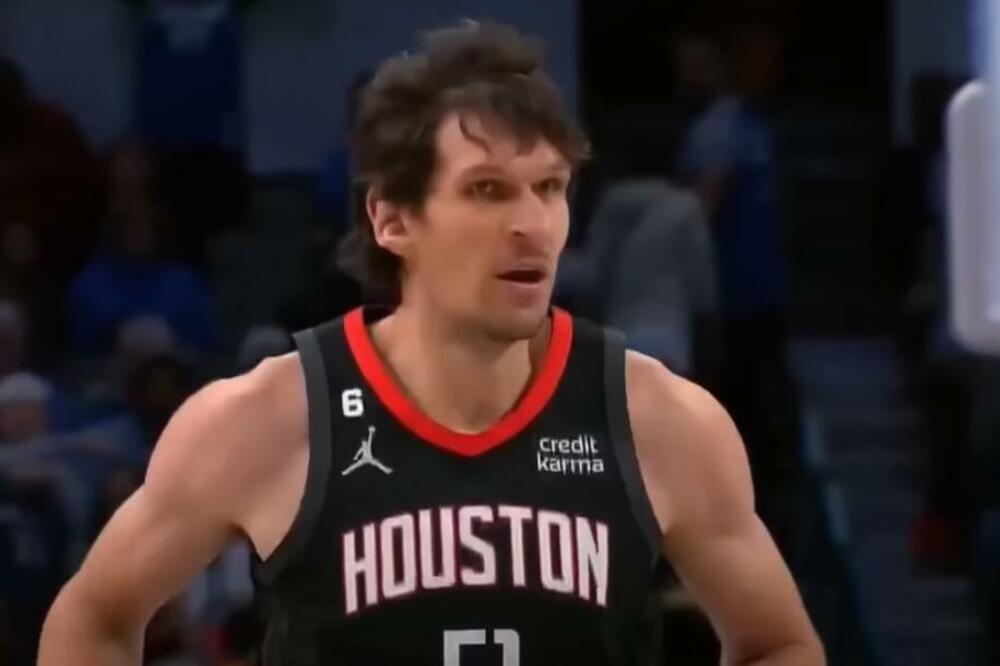NEVEROVATNE SCENE U NBA LIGI: Bobi napravio šou, navijači Dalasa ludovali kad im da koš! (VIDEO)