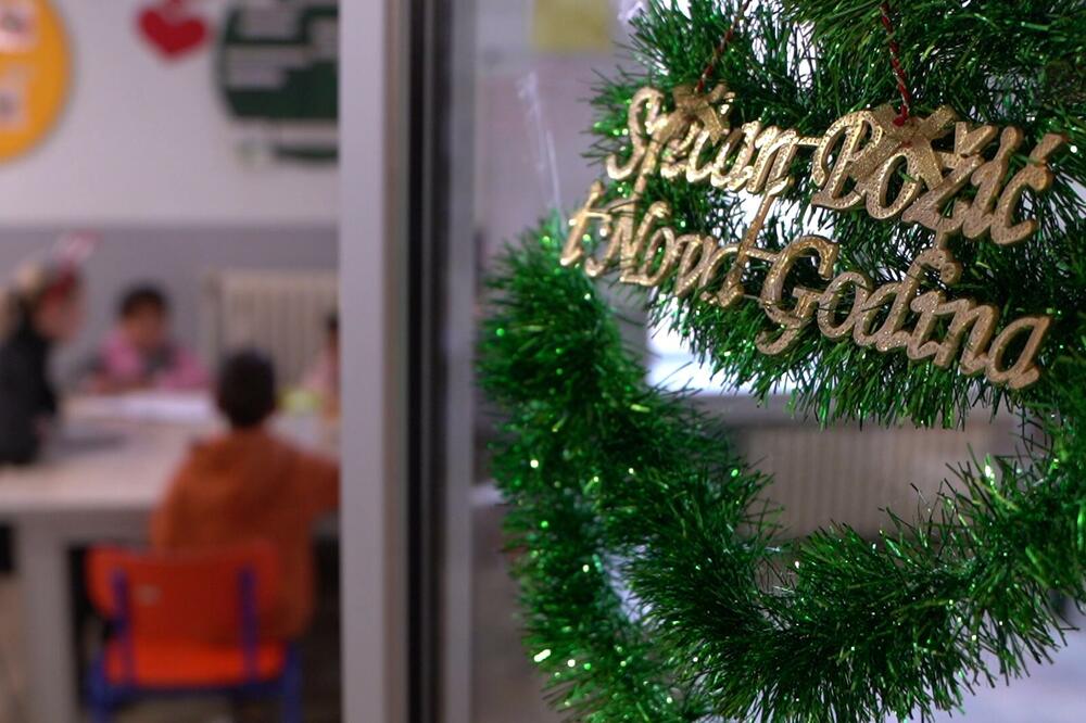 PAKETIĆI ZA DECU IZ SVRATIŠTA: Akcija humanitarnog udruženja "Računajte na nas - podrška ženama"