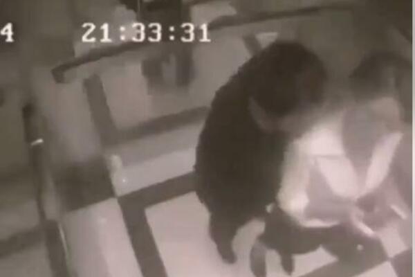 MANIJAK OSTAO SAM SA ŽENOM U LIFTU, PA POČEO DA JE SPOPADA I PIPKA: Ono što je usledilo će vas IZUTI (VIDEO)
