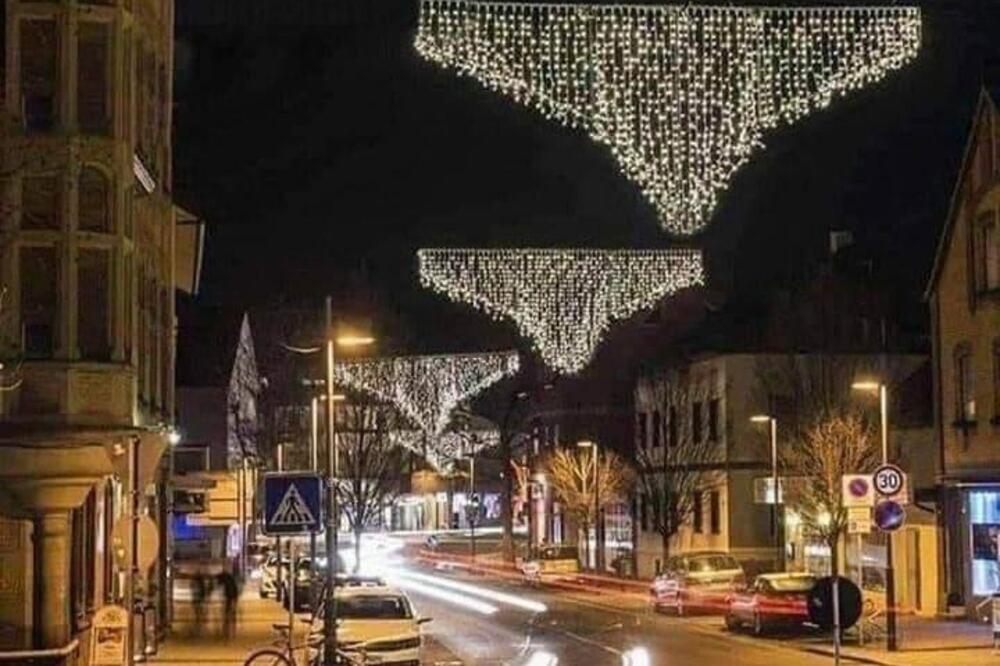 RASVETA U RUMUNIJI NASMEJALA CEO SVET: Pogledajte samo NA ŠTA LIČI, ništa urnebesnije nećete VIDETI (FOTO)