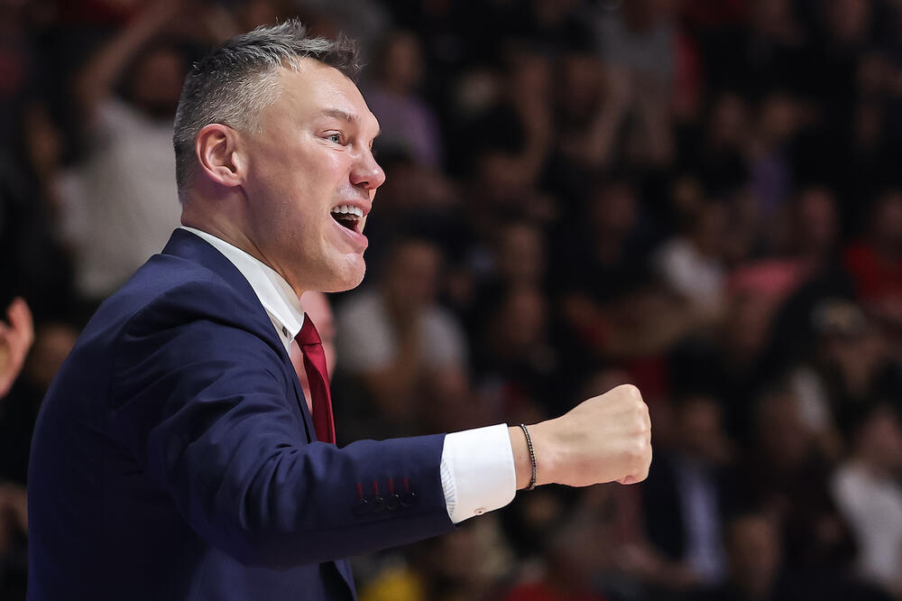 U BARSELONI BESNI NA JASIKEVIČIJUSA: Lumpovao do zore posle poraza od Olimpijakosa - ISPLIVAO SNIMAK! VIDEO