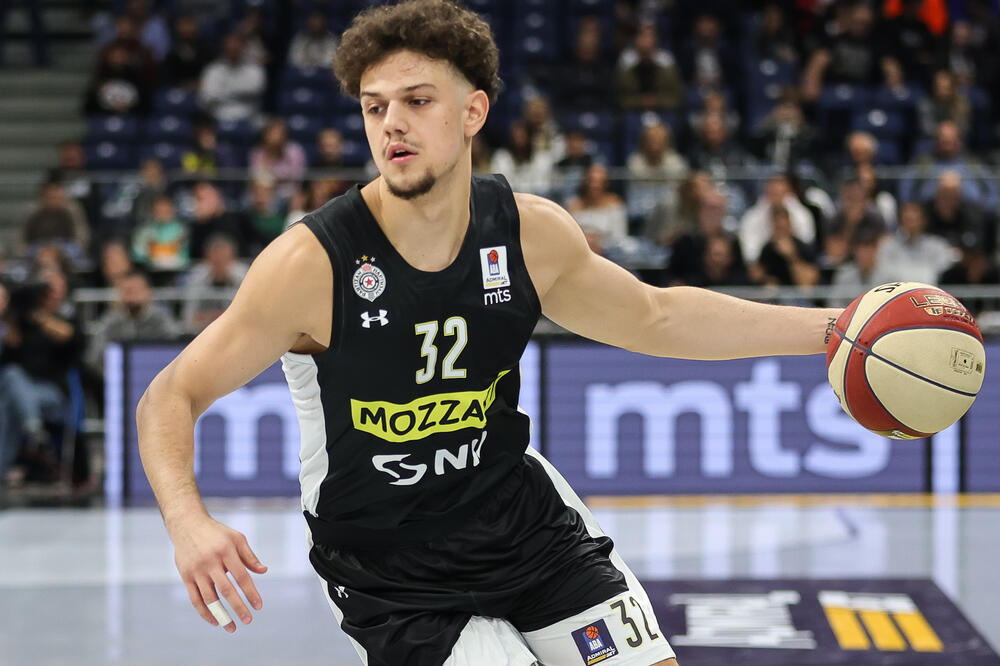 DRAMA U AVIONU PARTIZANA! Trifunoviću POZLILO!