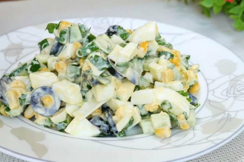 RUČAK ZA CELU PORODICU, A KOŠTA MANJE OD 400 DINARA: Posna salata sa makaronama kojoj niko ne može DA ODOLI