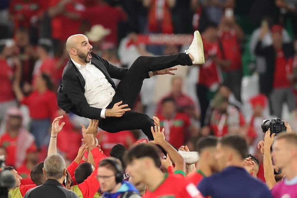 Valid Regragi na rukama igrača na Svetskom prvenstvu 2022. godine u Kataru