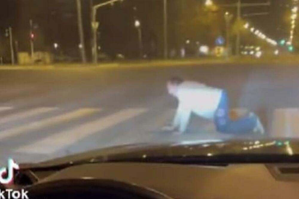 SNIMALI SU ČOVEKA KAKO NA NOVOM BEOGRADU PUZI NA PEŠAČKOM PRELAZU: Ovakvu reakciju NISU OČEKIVALI! (VIDEO)