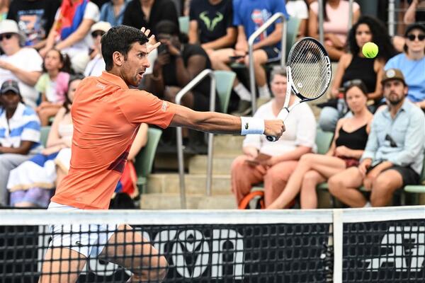 SVI U ŠOKU ZBOG ĐOKOVIĆA! Novak posle meča radio nešto POTPUNO NEUOBIČAJENO! (FOTO)