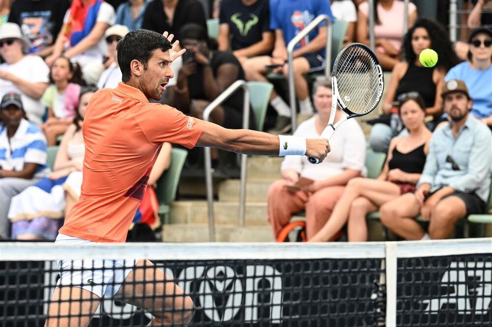 SVI U ŠOKU ZBOG ĐOKOVIĆA! Novak posle meča radio nešto POTPUNO NEUOBIČAJENO! (FOTO)
