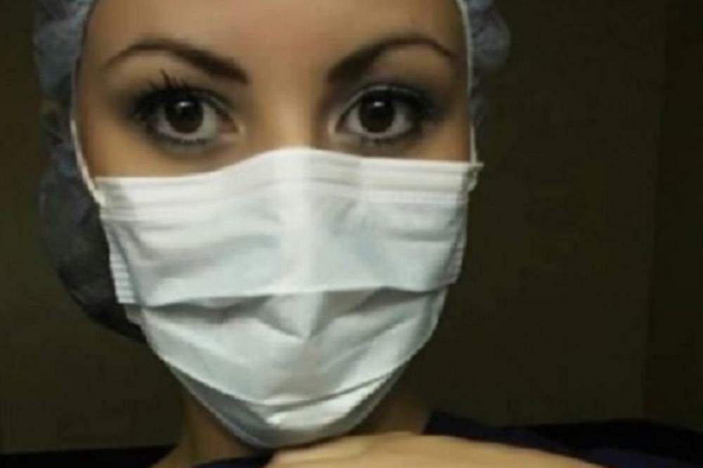 MEDICINSKA SESTRA JE USRED KOVID BOLNICE POKAZALA GRUDI: Zbog ove slike momentalno je popila otkaz (FOTO)