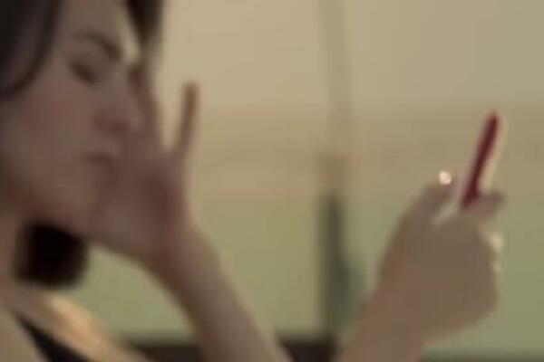 VRATIO SE S PUTA I ZATEKAO SVOJU DEVOJKU U KREVETU S GOLIM MUŠKARCEM: Umesto da ih PROBUDI uradio je nešto LUDO