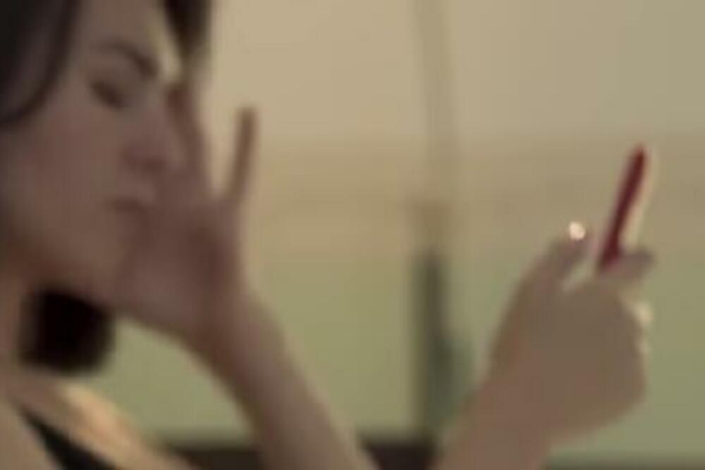 VRATIO SE S PUTA I ZATEKAO SVOJU DEVOJKU U KREVETU S GOLIM MUŠKARCEM: Umesto da ih PROBUDI uradio je nešto LUDO