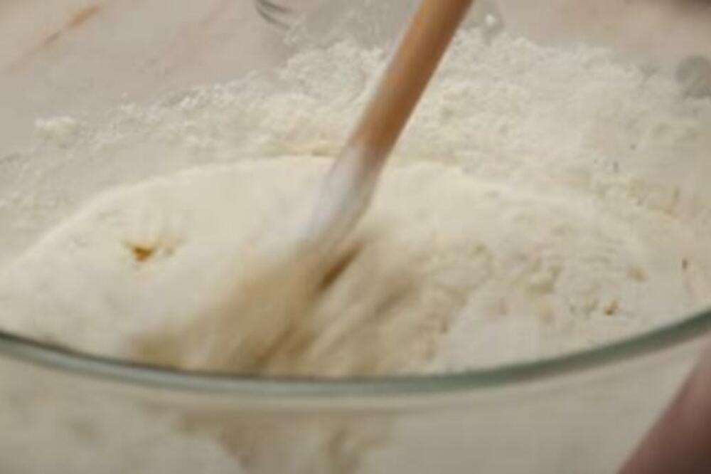 POGAČA MEKANA KAO PAMUK: Ovo su naše BAKE stavljale u TESTO a domaćice to danas PRESKAČU, ne pravite GREŠKU