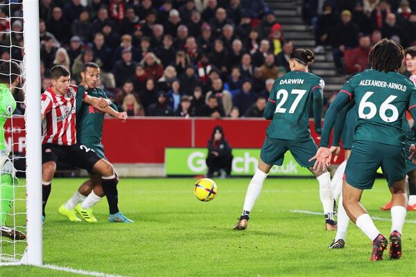 BRENTFORD IZNENADIO LIVERPUL: Fantastično prvo poluvreme bilo je dovoljno za pobedu! (FOTO)