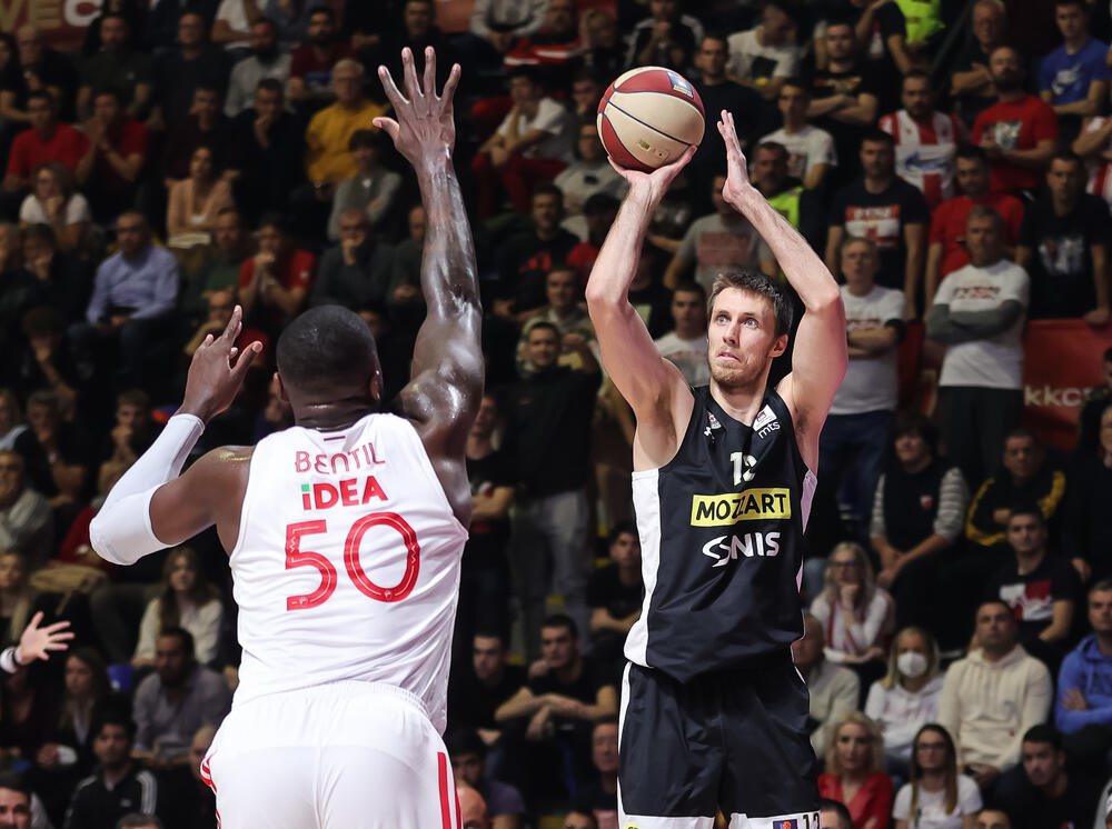 Vladimir Brodzijanski na utakmici Crvene zvezde i Partizana