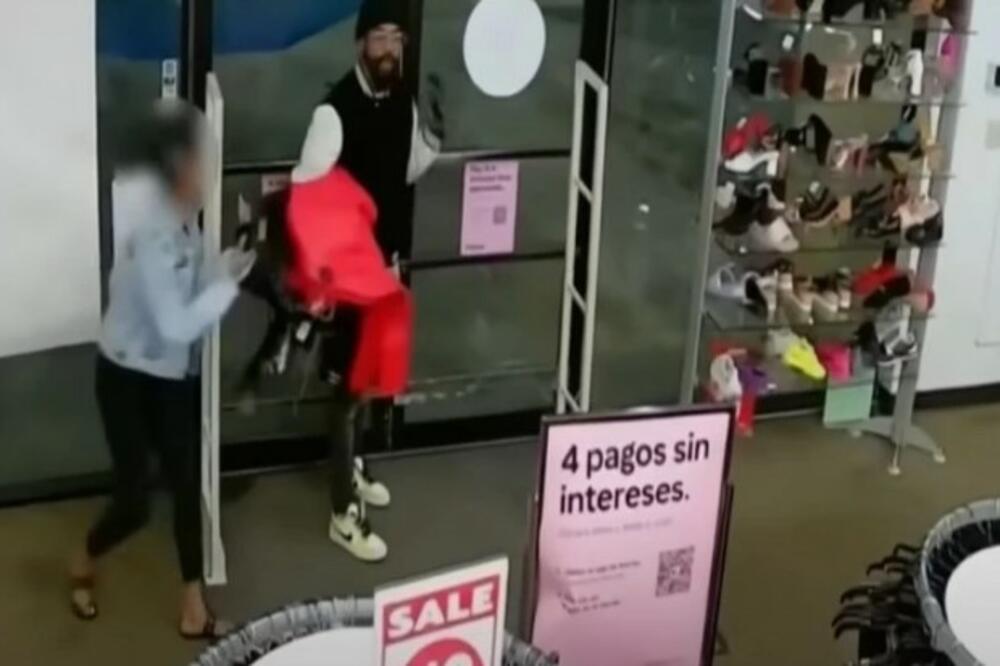 LOPOV KRENUO DA BEŽI, PA SHVATIO DA JE ZAKLJUČAN: Ono što je USLEDILO je neviđeno (VIDEO)