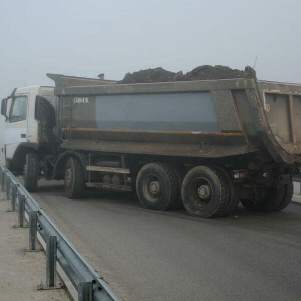 UKLONJENA POSLEDNJA BARIKADA NA KiM: Kamioni kod Dudinog Krša odblokirali put