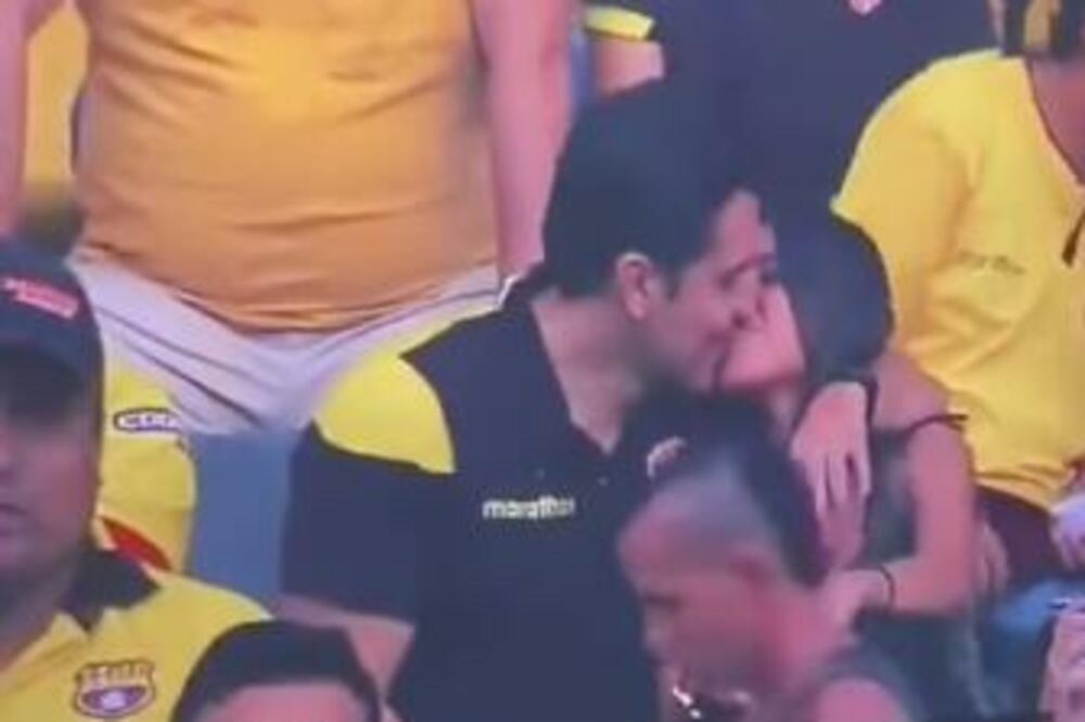 KAMERA GA UHVATILA U AKCIJI SA LJUBAVNICOM: Svi su GLEDALI ŠTA JOJ RADI (VIDEO)