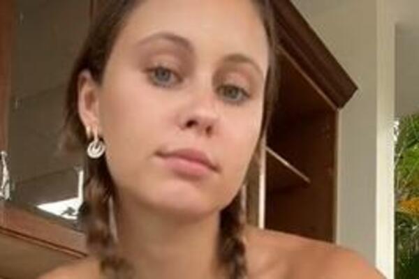 "NA VENČANJU SVOG OCA SAM SPAVALA SA NJEGOVIM KUMOM": Šok ispovest POZNATE INFLUNSERKE, sve je IZNELA JAVNO