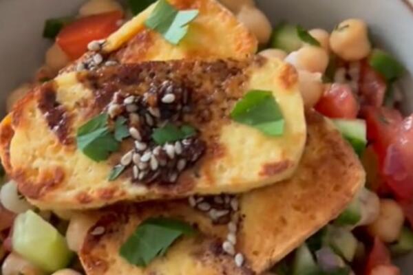 RUSKINJA ŠOKIRALA SRBE: Skrnavila "rusku salatu", ljudi nisu mogli da veruju ŠTA JE URADILA (VIDEO)