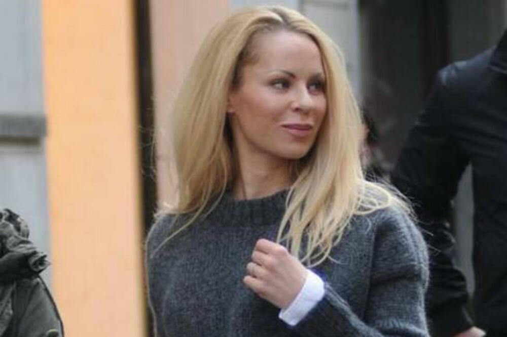 IBRINA ŽENA JE 11 GODINA STARIJA OD NJEGA: Zagradio je Ferarijem moj Mercedes, videla sam veliki nos i zlatni sat!