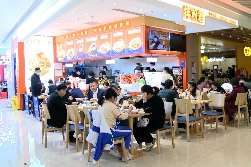 ŠOPING CENTRI OPET POPULARNI: Ugostiteljska industrija u Kini se značajno oporavila! VIDEO