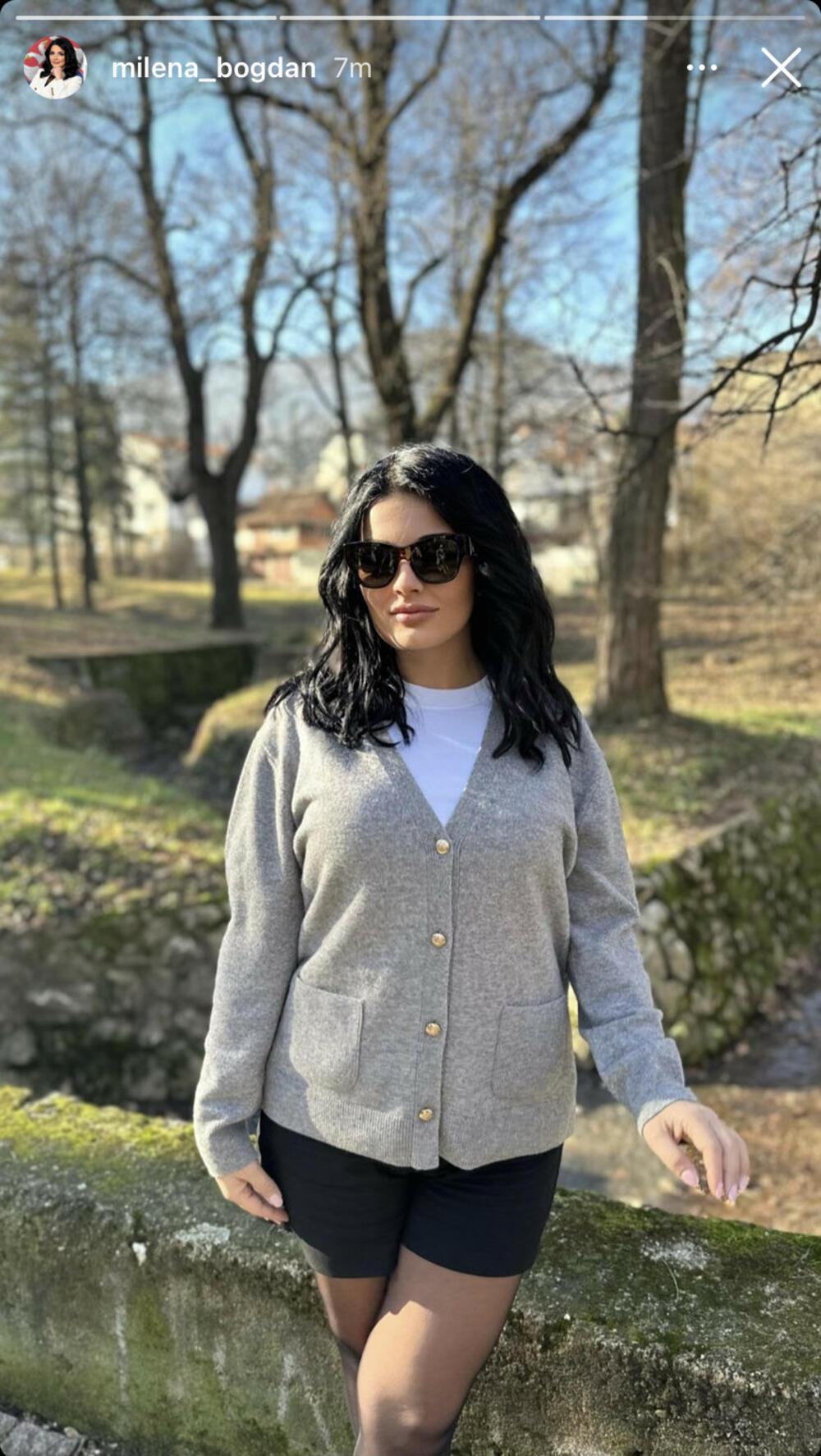 Milena Popović u šortsu usred zime