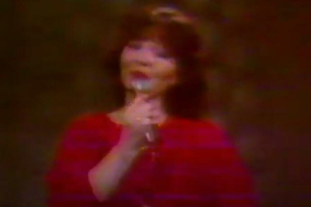 ĆERKINA SMRT JE UNIŠTILA IZ KORENA: Zbog bolesti mezimice NAPUSTILA estradu, UMRLA U STARAČKOM DOMU