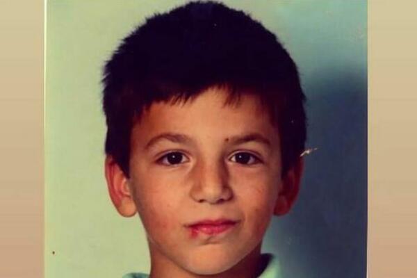 ISPLIVALA SLIKA IZ MLADOSTI BIVŠEG RIJALITI UČESNIKA: Važio je za velikog ZAVODIKA, da li ga PREPOZNAJETE?