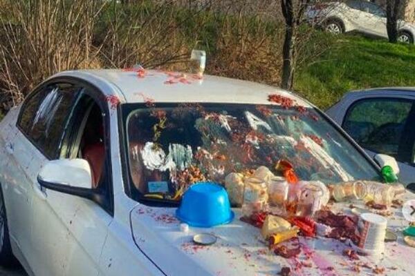 CELO MIRIJEVO BRUJI O BELOM BMW: Komšije ubeđene da ovo nije zbog parkinga, već da je RAZLOG drugi! (FOTO)