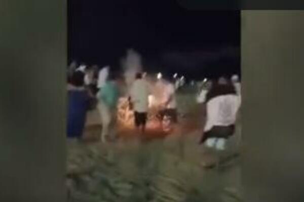 (UZNEMIRUJUĆE) MAJKU PRED DECOM UBIO VATROMET, USNIMLJEN ČIST HOROR: Mališani sve gledali, UŽAS! (VIDEO)