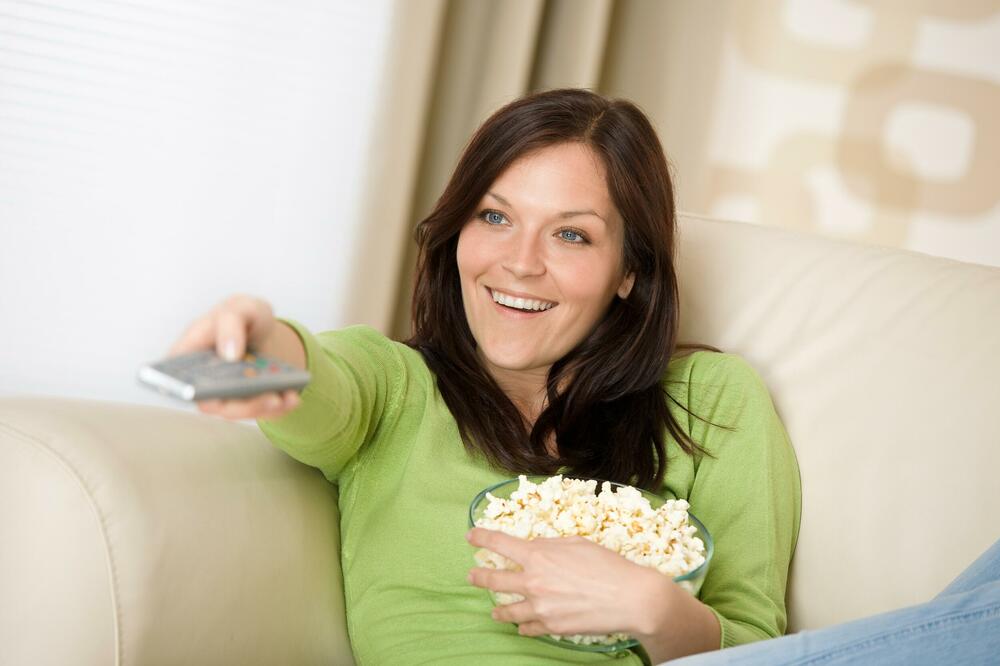 FILMSKO VEČE KOD KUĆE: Ne dozvolite da vam pokvareni daljinski upravljač upropasti uživanje!