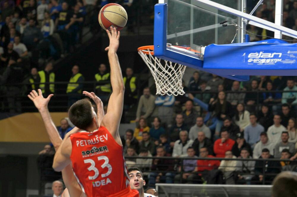 Filip Petrušev na utakmici MZT-a i Crvene zvezde u Skoplju