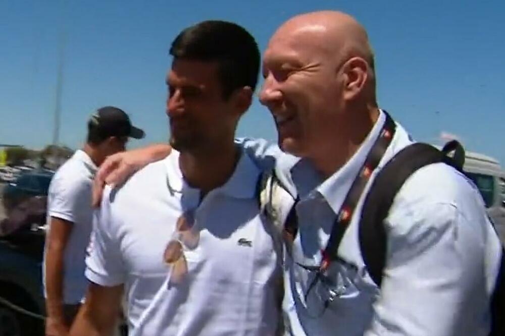 NE TREBA MASKA, NE TREBA POTVRDA: "Prognani" Novak Đoković stigao u Melburn, ništa nije kao pre godinu dana (VIDEO)