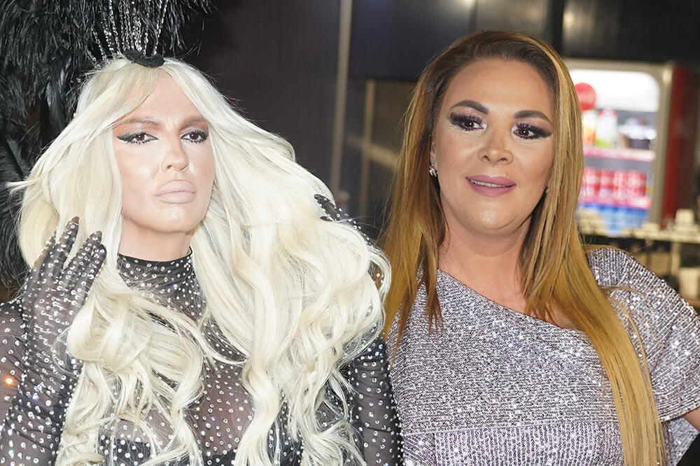 NOVI RAT NA ESTRADI! PEVAČICA POTKAČILA KARLEUŠU: Udarila tamo gde NAJVIŠE BOLI