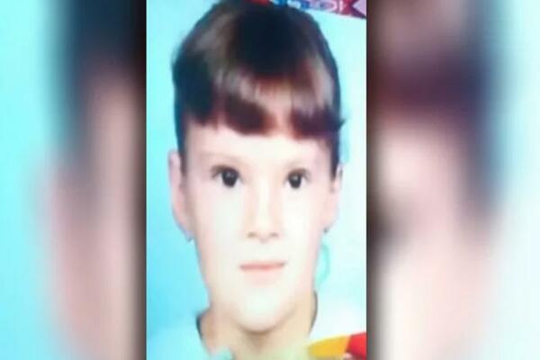 DEVOJČICA SA URNEBESNIM ŠIŠKAMA JE DANAS NAŠA VELIKA ZVEZDA: Da li prepoznajete poznatu pevačicu?