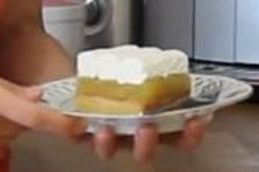 JUGOSLOVENSKI KOLAČ SA JABUKAMA: Ranije je bio obavezan na trpezama, a samo ISKUSNE DOMAĆICE znaju RECEPT