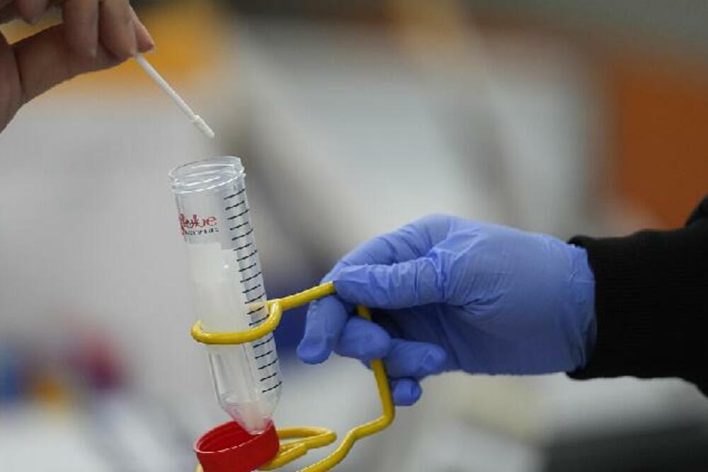 Kina poziva SAD da podele podatke o novom soju omikrona