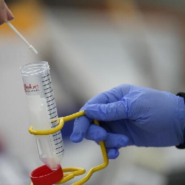 Kina poziva SAD da podele podatke o novom soju omikrona