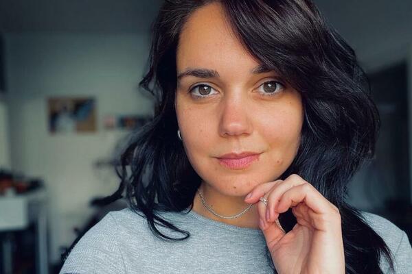 NIKAD NE BISTE POGODILE ČIME SE BAVI ANĐELA POPOVIĆ: Svi je znate kao GLUMICU, ovo će vas ŠOKIRATI