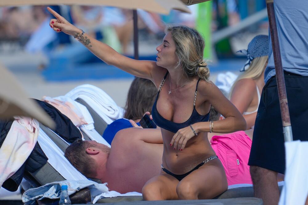 SVI SU BULJILI U ZANOSNU PLAVUŠU NA TRIBINAMA! Da li je ona Alkarasu donela LOŠU SREĆU? (FOTO)