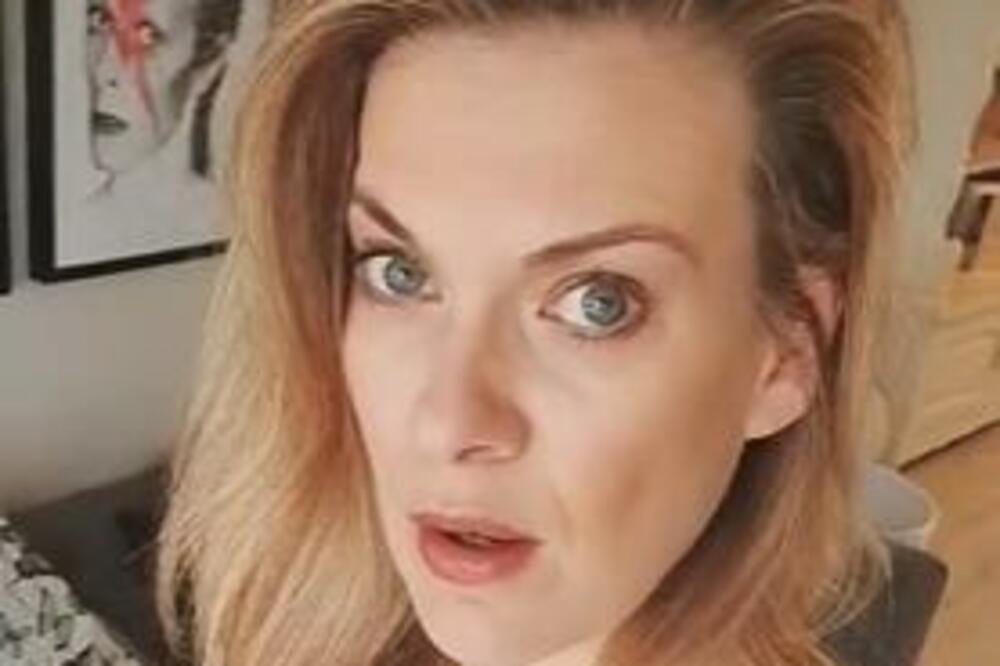 POSLALA TRENERU SVOJU FOTOGRAFIJU U DONJEM VEŠU: A njegov ODGOVOR ju je ZAKUCAO (VIDEO)